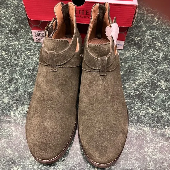 Sketchers olive green suede booties - Picture 4 of 8